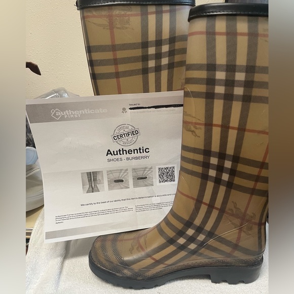 Burberry Haymaker Novacheck - Picture 2 of 8